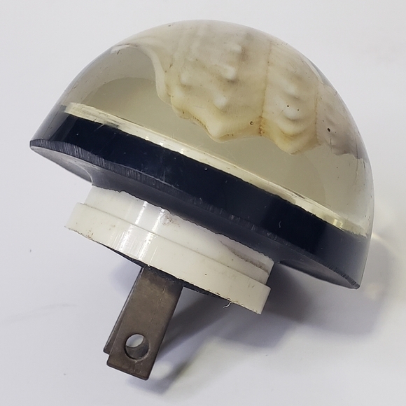 Night Light with Conch Shell Inside 3-D Style Vintage 2.25” Lucite Plug In - Picture 4 of 6